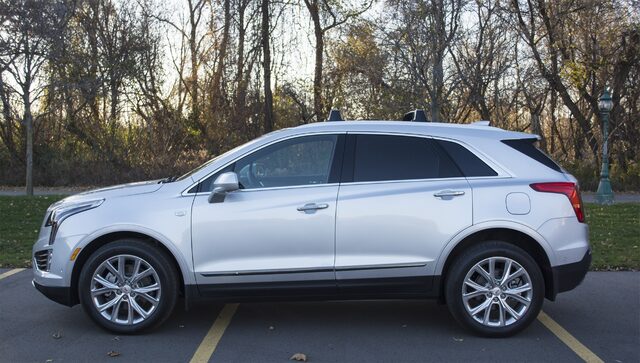 2017 Cadillac XT5 Platinum side profile