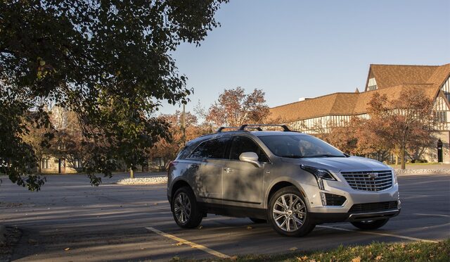 2017 Cadillac XT5 Platinum three-quarter front view