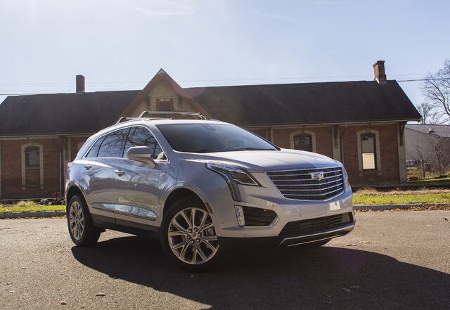 2017 Cadillac XT5 Platinum three-quarter front near building