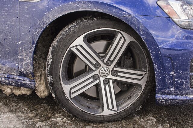 2017 Volkswagen Golf R Alloy Wheel Detail