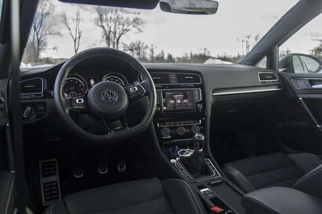 2017 Volkswagen Golf R Interior Dashboard and Cockpit