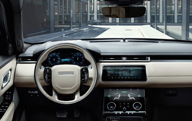 2018 Range Rover Velar 10.jpg