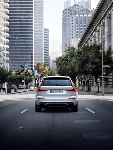 2018 Volvo XC60 T6 AWD Silver Rear View Downtown City Street