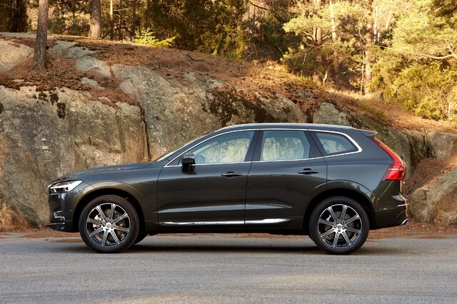 2018 Volvo XC60 T6 AWD Inscription Dark Green Side Profile Rocky Terrain