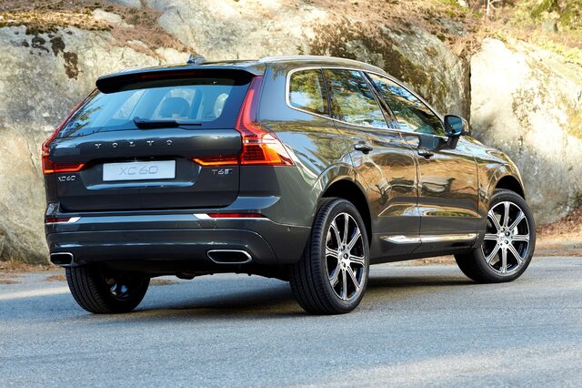2018 Volvo XC60 T6 AWD Dark Green Rear Three-Quarter Rocky Outdoor