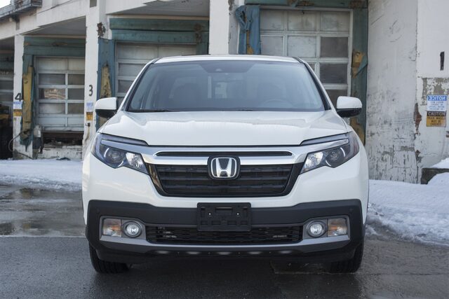 2017 Honda Ridgeline RTL-E front view in white