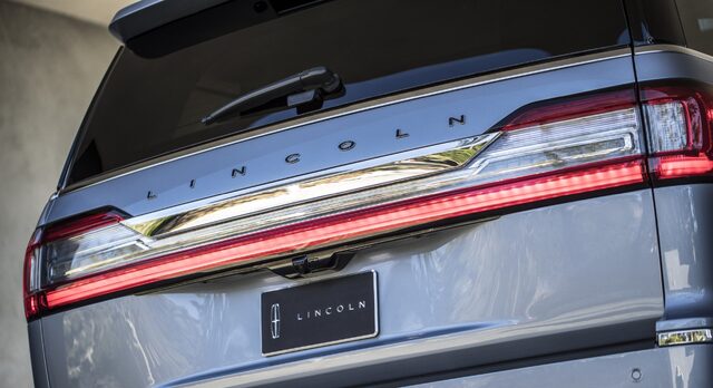 2018 Lincoln Navigator Rear LED Taillight Bar and Lincoln Badging