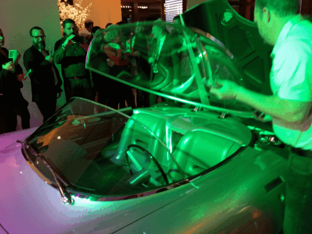 Putting the top up on the Cadillac Cyclone concept