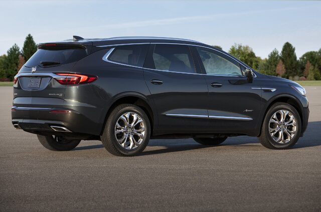 2018-Buick-Enclave-Avenir-010.jpg