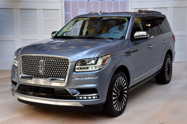 2018 Lincoln Navigator Three-Quarter Front Exterior View