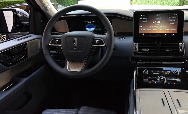 2018 Lincoln Navigator Interior Dashboard and Center Console