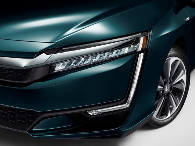 3 2018 Honda Clarity Plug-In Hybrid.jpg