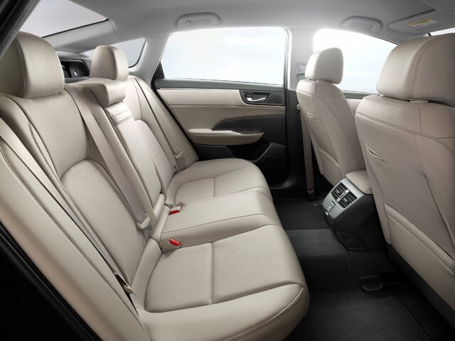 7 2018 Honda Clarity Plug-In Hybrid.jpg