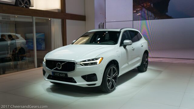 2018 Volvo XC60 R-Design World Debut at NYIAS