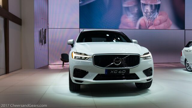 2018 Volvo XC60 R-Design Front View at NYIAS