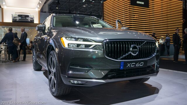 2018 Volvo XC60 Inscription Front Three-Quarter View at NYIAS