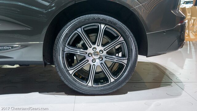 2018 Volvo XC60 Inscription Wheel Detail