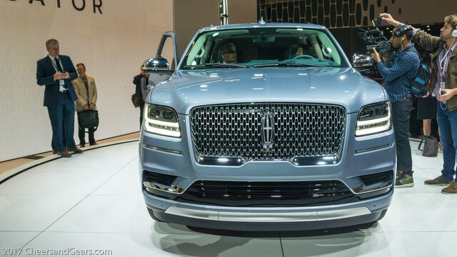 2018 Lincoln Navigator Front View World Debut at NYIAS