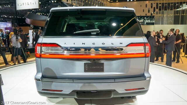 2018 Lincoln Navigator Rear View with Full-Width LED Taillights