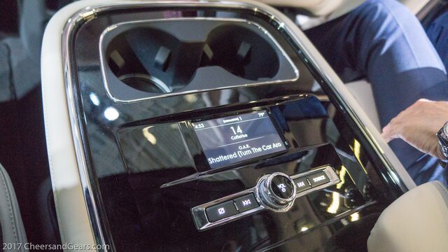 2018 Lincoln Navigator Rear Console Entertainment Display