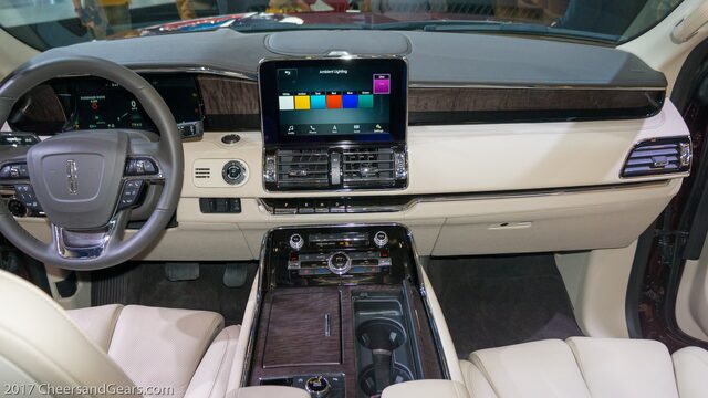 2018 Lincoln Navigator Interior Dashboard and SYNC 3 Touchscreen