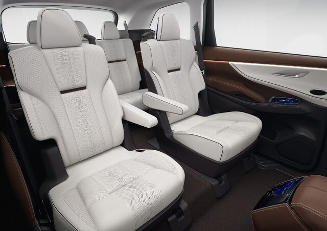 TR8_INT_2ndSeat_small.jpg