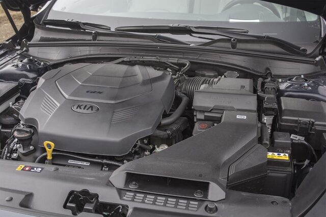 2017 Kia Cadenza Limited Engine Bay with Kia V6 Engine Cover