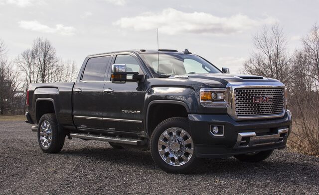 2017 GMC Sierra Denali 2500HD front three-quarter view
