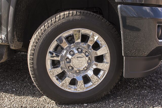 2017 GMC Sierra Denali 2500HD chrome polished alloy wheel close-up