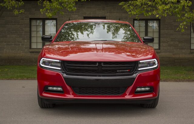 2017 Dodge Charger SXT AWD Front View
