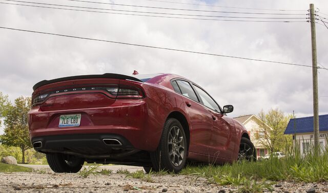 2017 Dodge Charger SXT AWD Rear Three-Quarter View