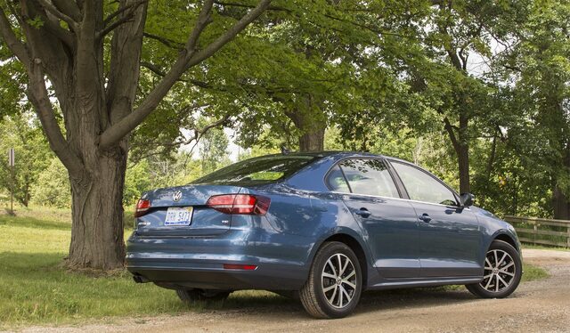 2017 Volkswagen Jetta SE Rear Three-Quarter View Under Large Tree Canopy on Gravel