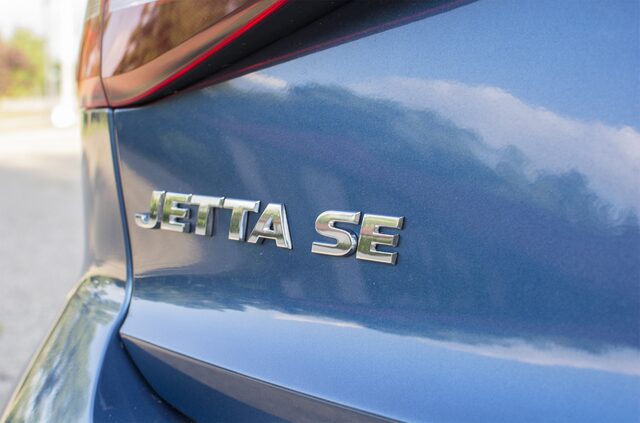 2017 Volkswagen Jetta SE Badge Close-Up on Trunk Lid