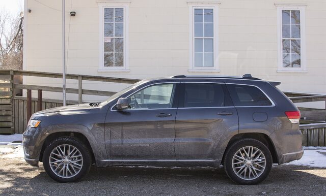 2017 Jeep Grand Cherokee Summit Side Profile
