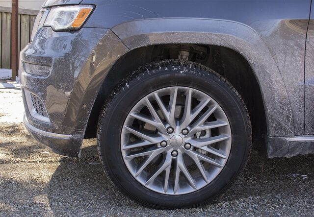 2017 Jeep Grand Cherokee Summit Wheel Detail
