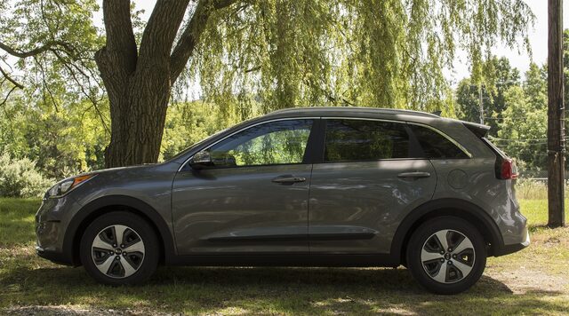 2017 Kia Niro EX driver-side profile