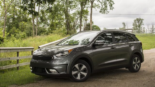 2017 Kia Niro EX front three-quarter view