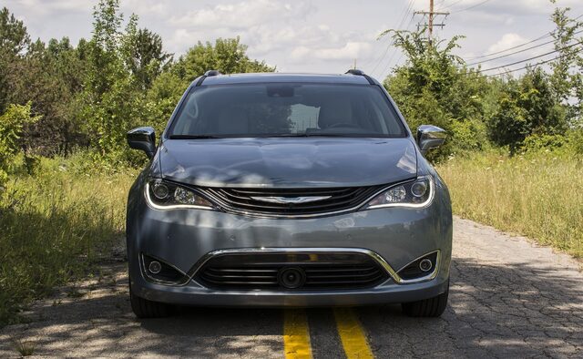 2017 Chrysler Pacifica Hybrid Platinum — Front View Straight On