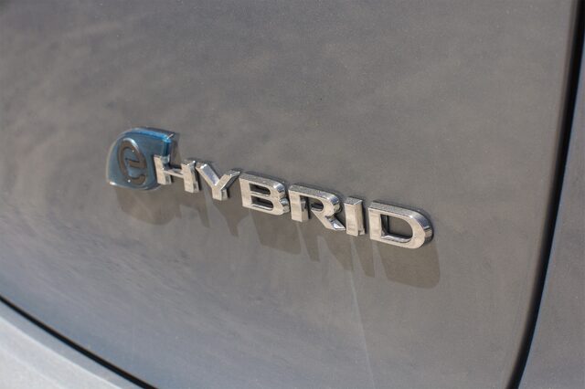 2017 Chrysler Pacifica Hybrid Platinum — eHybrid Badge Closeup