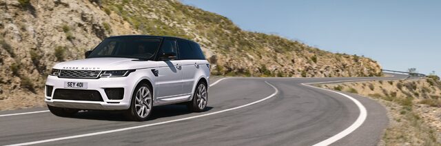 2019 Range Rover Sport P400e 3.jpg
