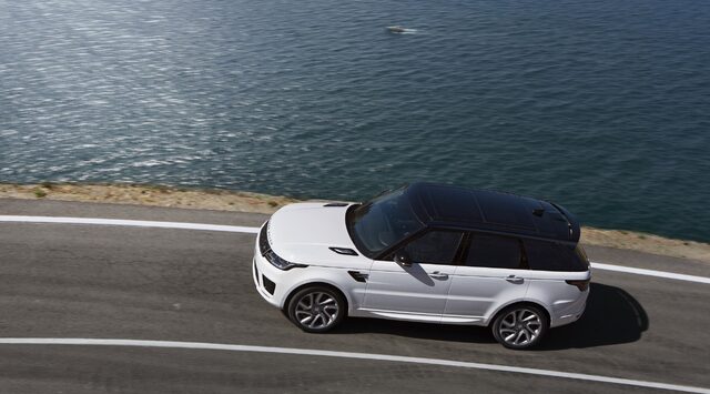 2019 Range Rover Sport P400e 4.jpg