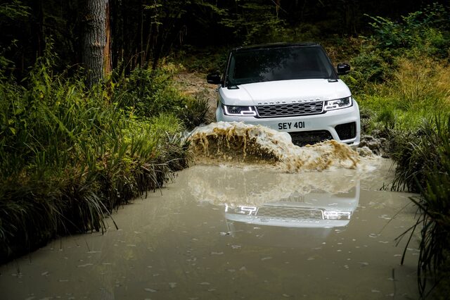 2019 Range Rover Sport P400e 7.jpg