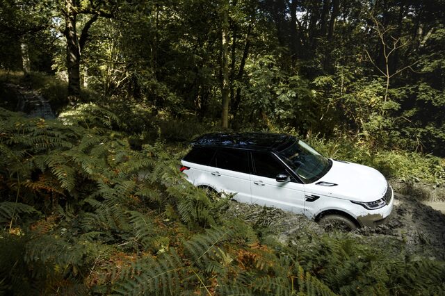 2019 Range Rover Sport P400e 8.jpg
