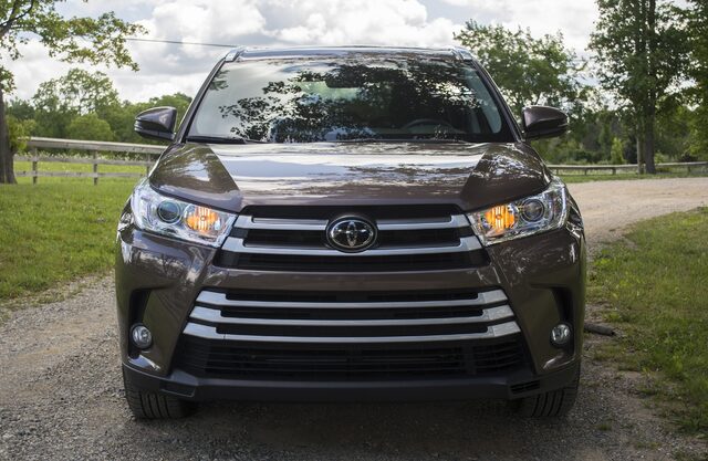 2017 Toyota Highlander XLE AWD Straight Front View with Chrome Grille Slats and Toyota Badge on Gravel Driveway