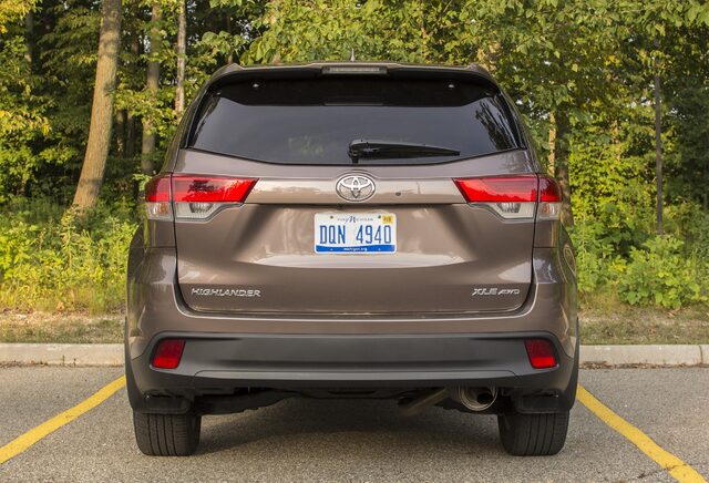 2017 Toyota Highlander XLE AWD Straight Rear View with Highlander and XLE AWD Badges