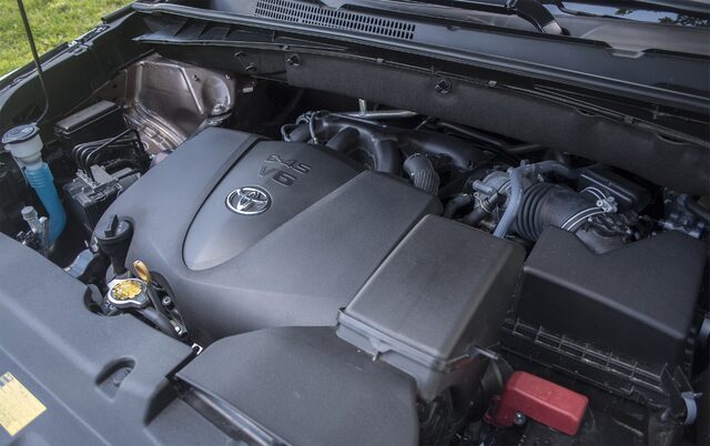 2017 Toyota Highlander XLE AWD Engine Bay with Toyota V6 Engine Cover