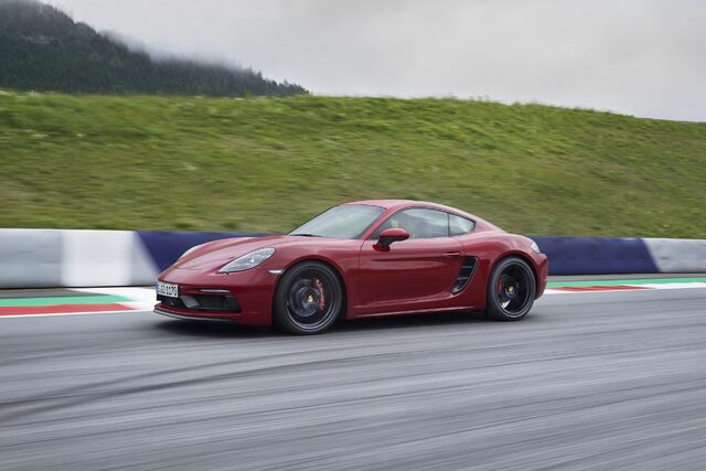 2018 Porsche 718 Cayman GTS front three-quarter
