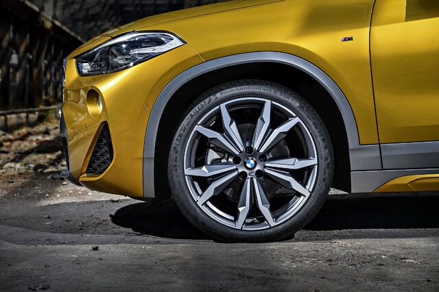 2018 BMW X2 M Sport wheel and fender detail