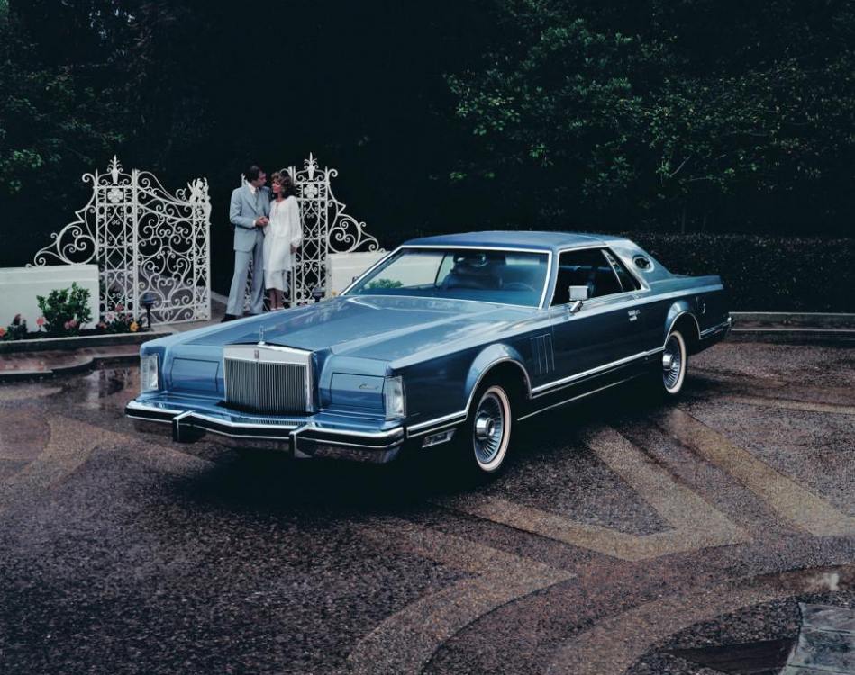 lincoln_continental_mark_v_5_1.jpg
