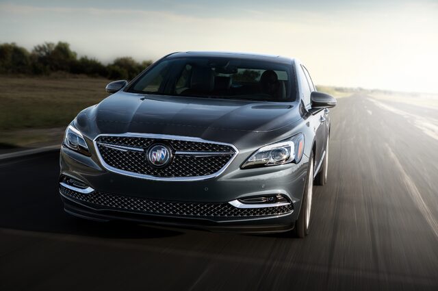 2018-Buick-LaCrosse-Avenir-032.jpg
